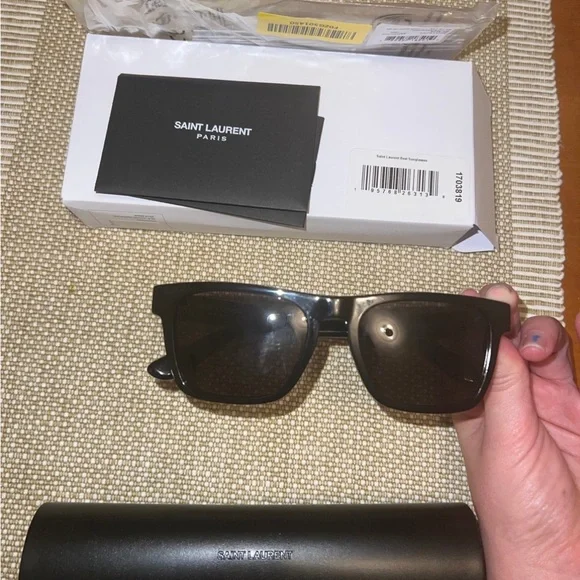 Authentic YSL black Sunglasses - Picture 5 of 8